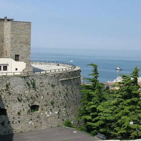 Cher Ferraris شقة ترييستي