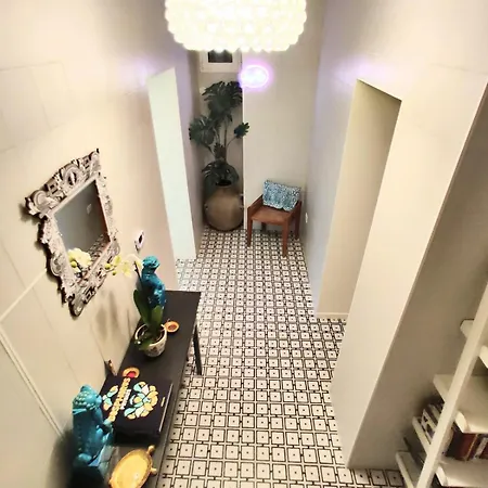 Cher Ferraris Apartment *